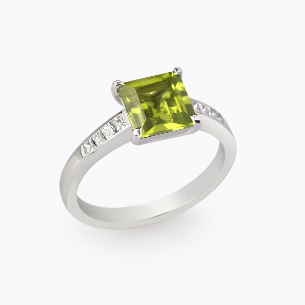 Prsten s olivínem a diamanty 02 | Zlatnictví Vaněk